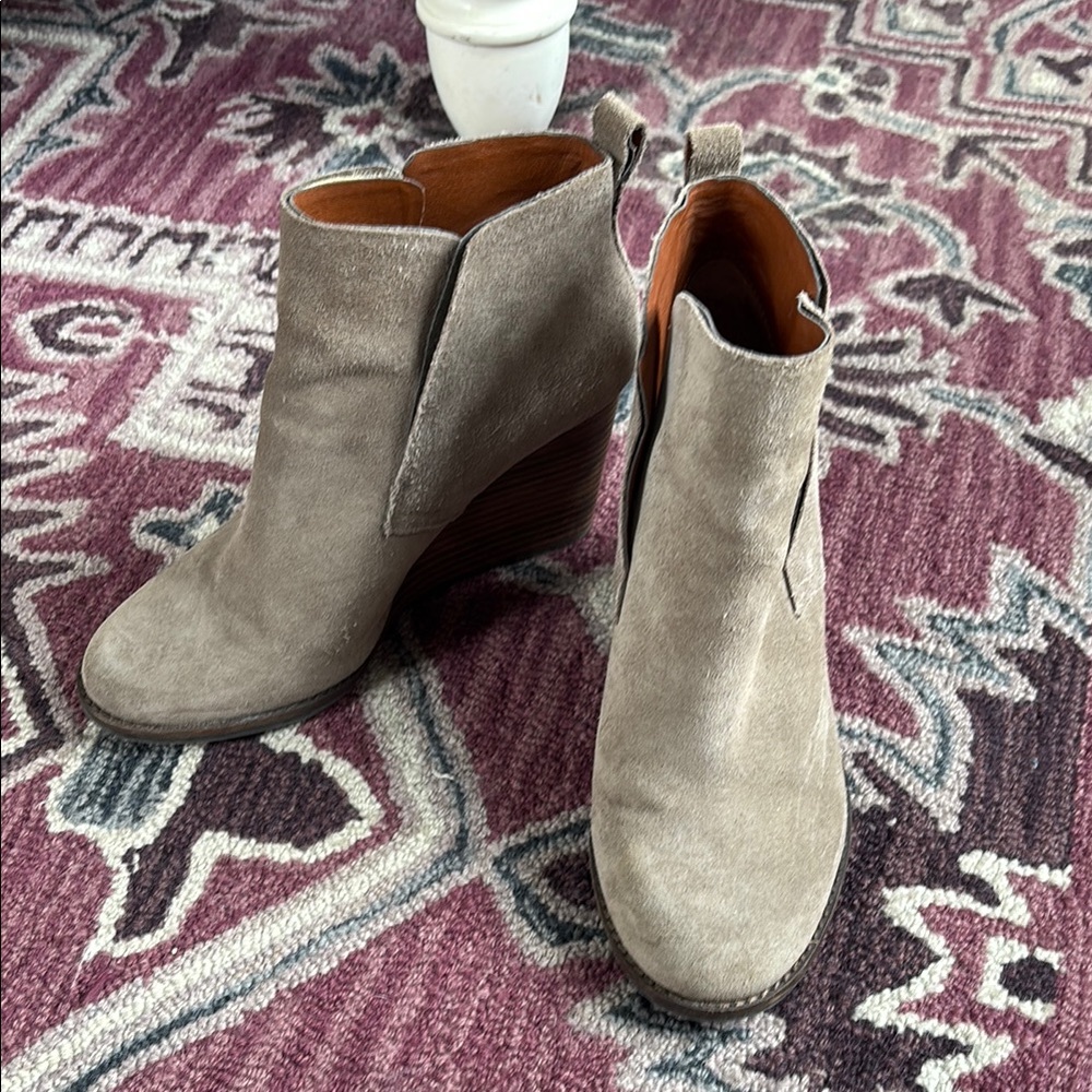 Lucky Brand tan leather ankle boots
